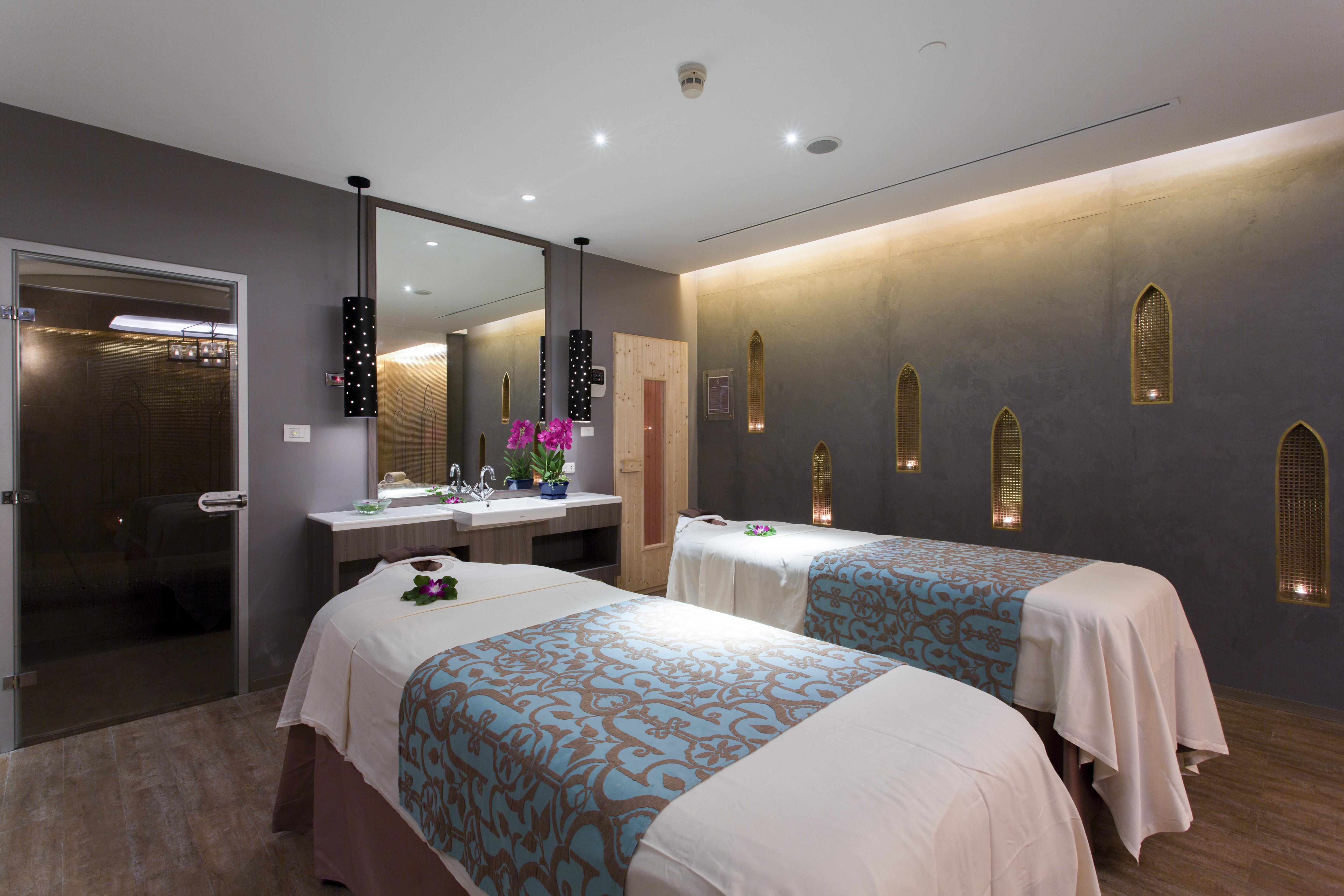 Centara Grand Beach Resort & Villas Krabi Ao Nang Exterior photo A spa treatment room